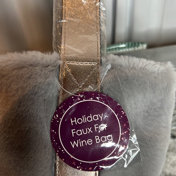 Holiday Faux Fur Wine Bag - Picture 7 of 8